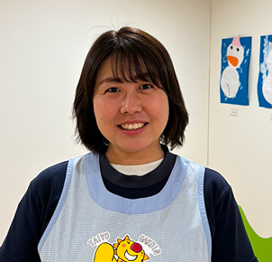 青いエプロンの園長先生