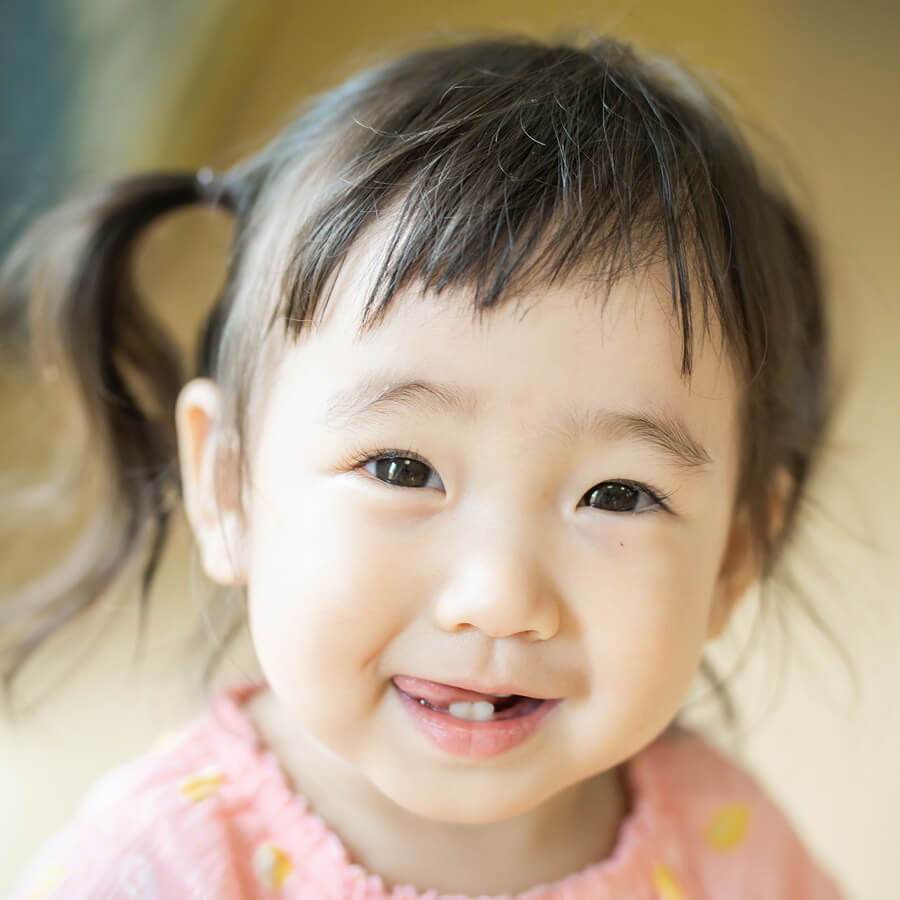 笑顔の幼児