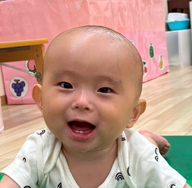 笑顔の幼児
